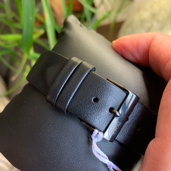 SOLD⛔️Authentic BOSS 42 Ionic plated steel leather watch - Picture 4 of 13